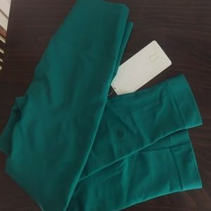 NWT Lululemon Zone In Crop